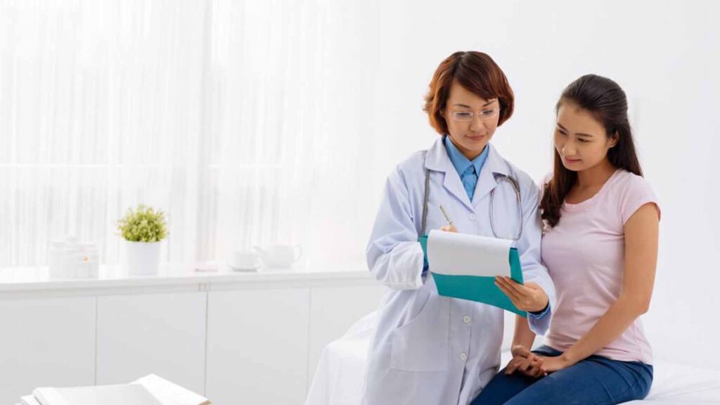7 أشياء يجب أن تناقشيها دائمًا مع طبيب أمراض النساء